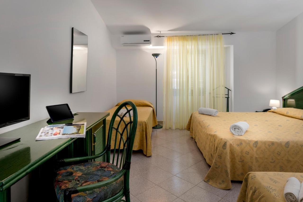 Hotel Villaggio Stromboli Santa Domenica  Bagian luar foto