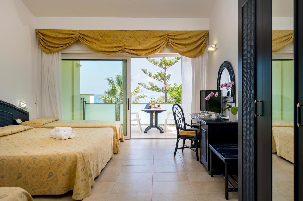 Hotel Villaggio Stromboli Santa Domenica  Bagian luar foto