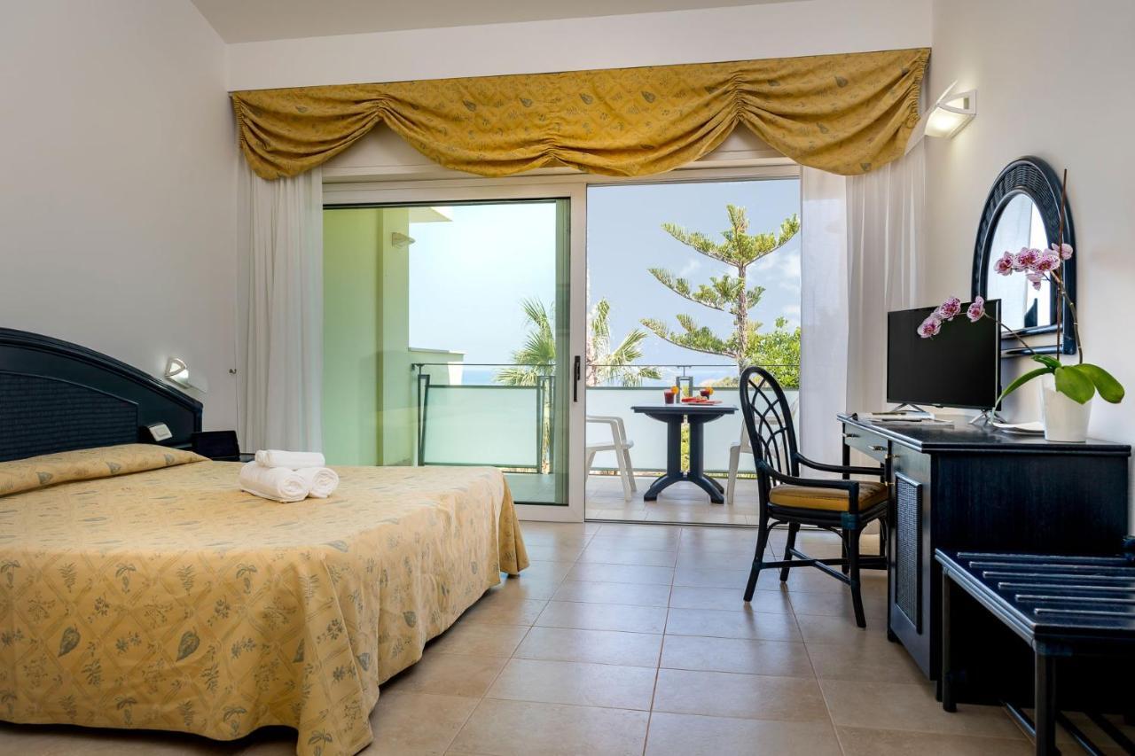 Hotel Villaggio Stromboli Santa Domenica  Bagian luar foto